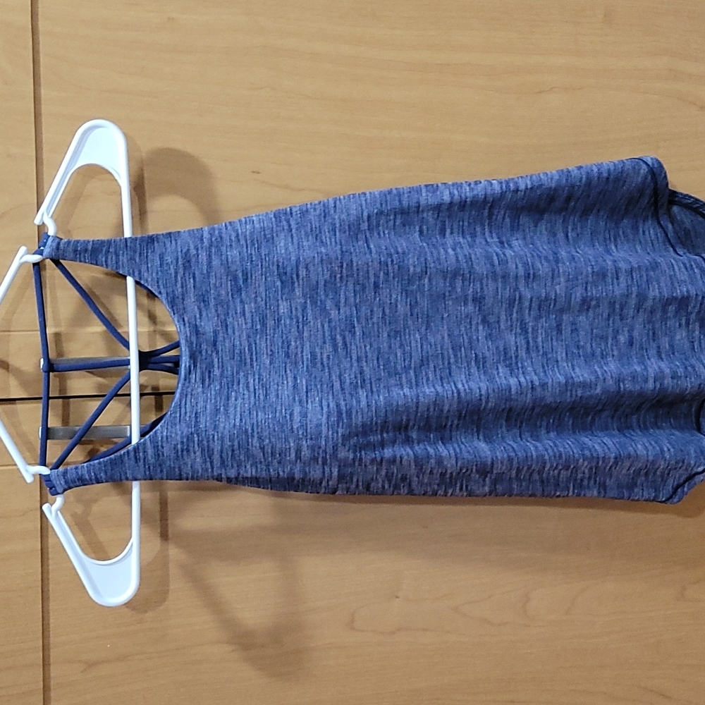 BRAND NEW Blue Heathered Tank w/built in bra S~8